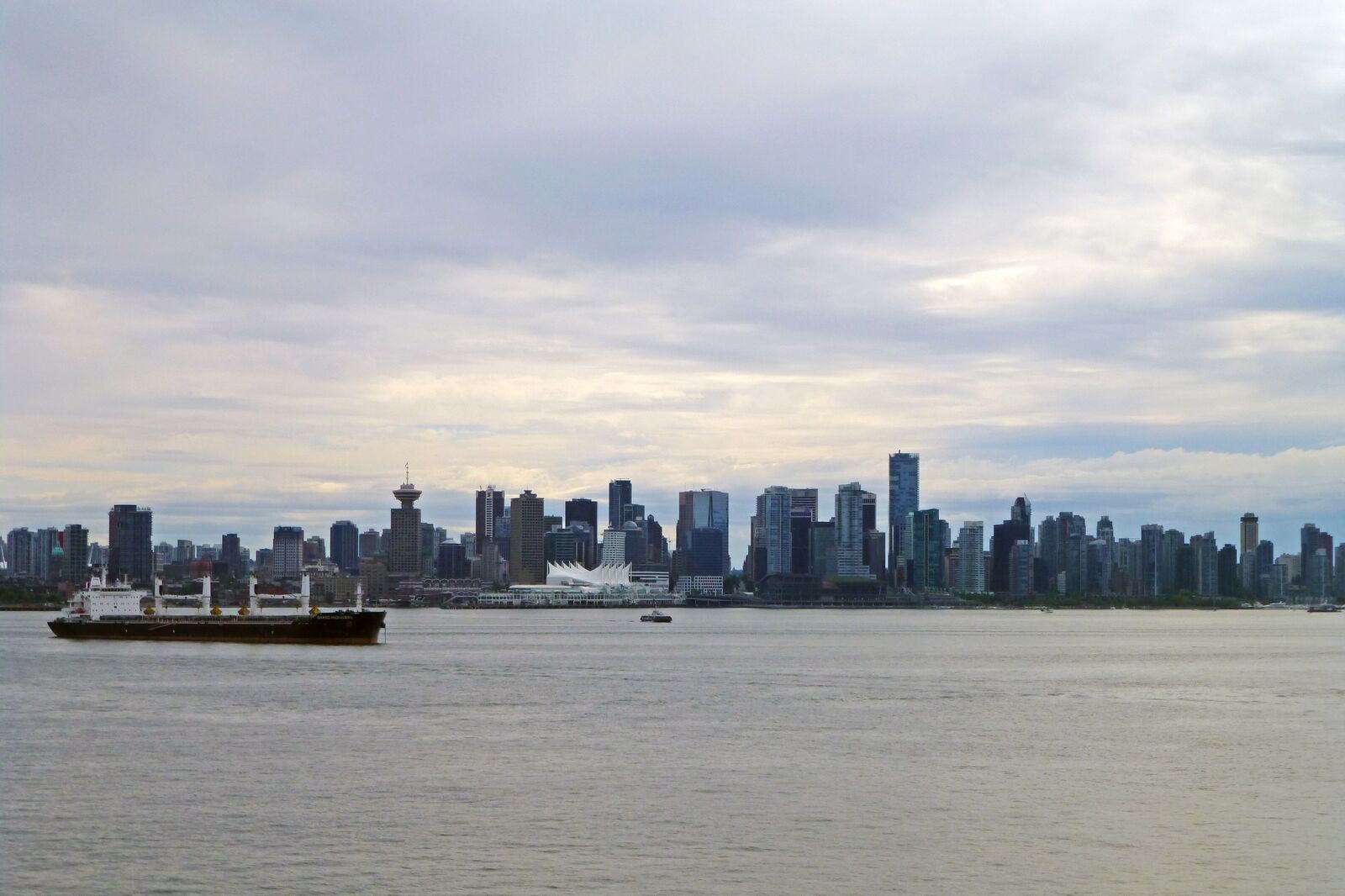 Vancouver von Lonsdale Quay aus gesehen
