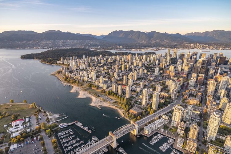 Aussicht auf Downtown Vancouver, den Stanley Park und die Coast Mauntains