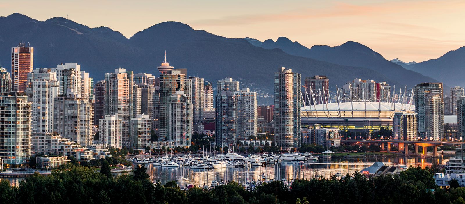 Vancouvers Skyline bei DÃ¤mmerung