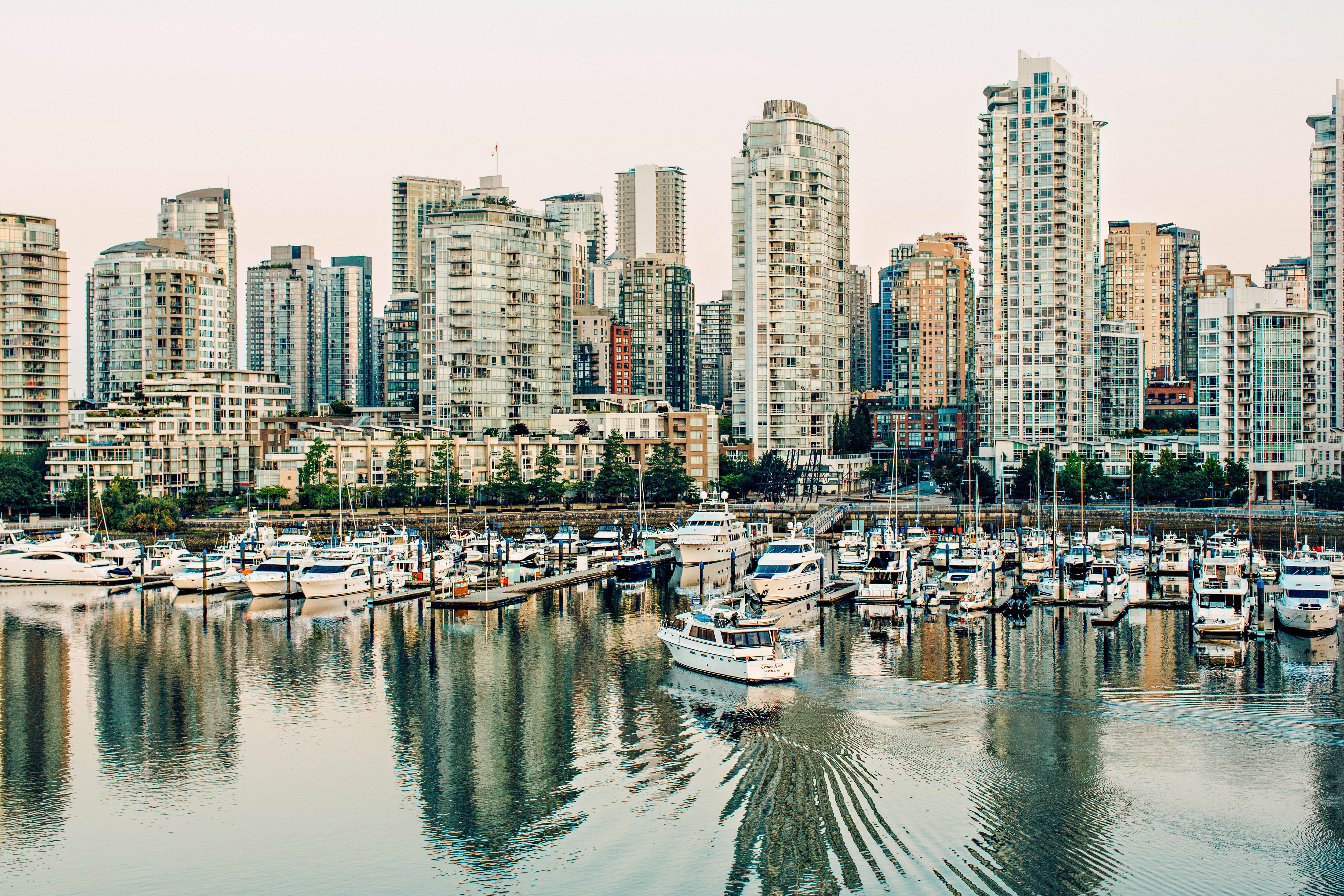 Die Skyline und der Yachthafen von Yaletown