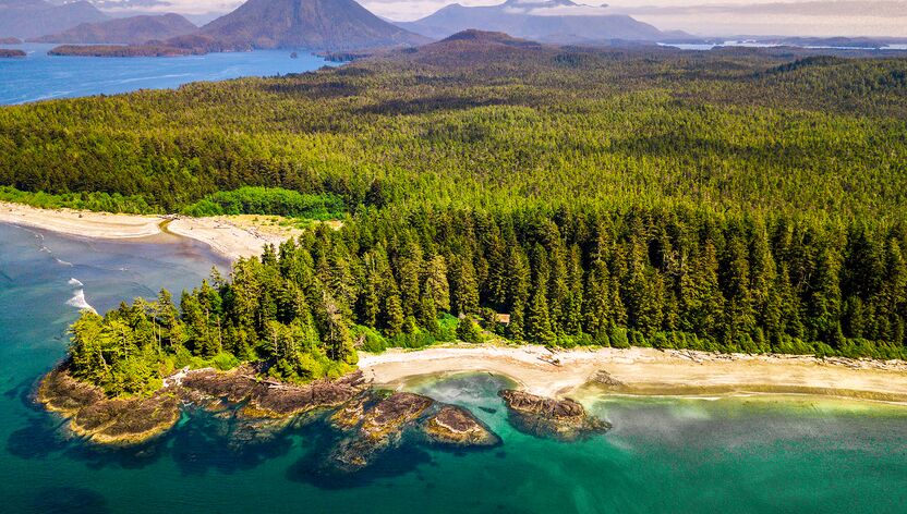 Auf der Hot Springs Cove Excursion den Maquinna Marine Provincial Park in British Columbia erkunden Auf der Hot Springs Cove Excursion den Maquinna Marine Provincial Park in British Columbia erkunden