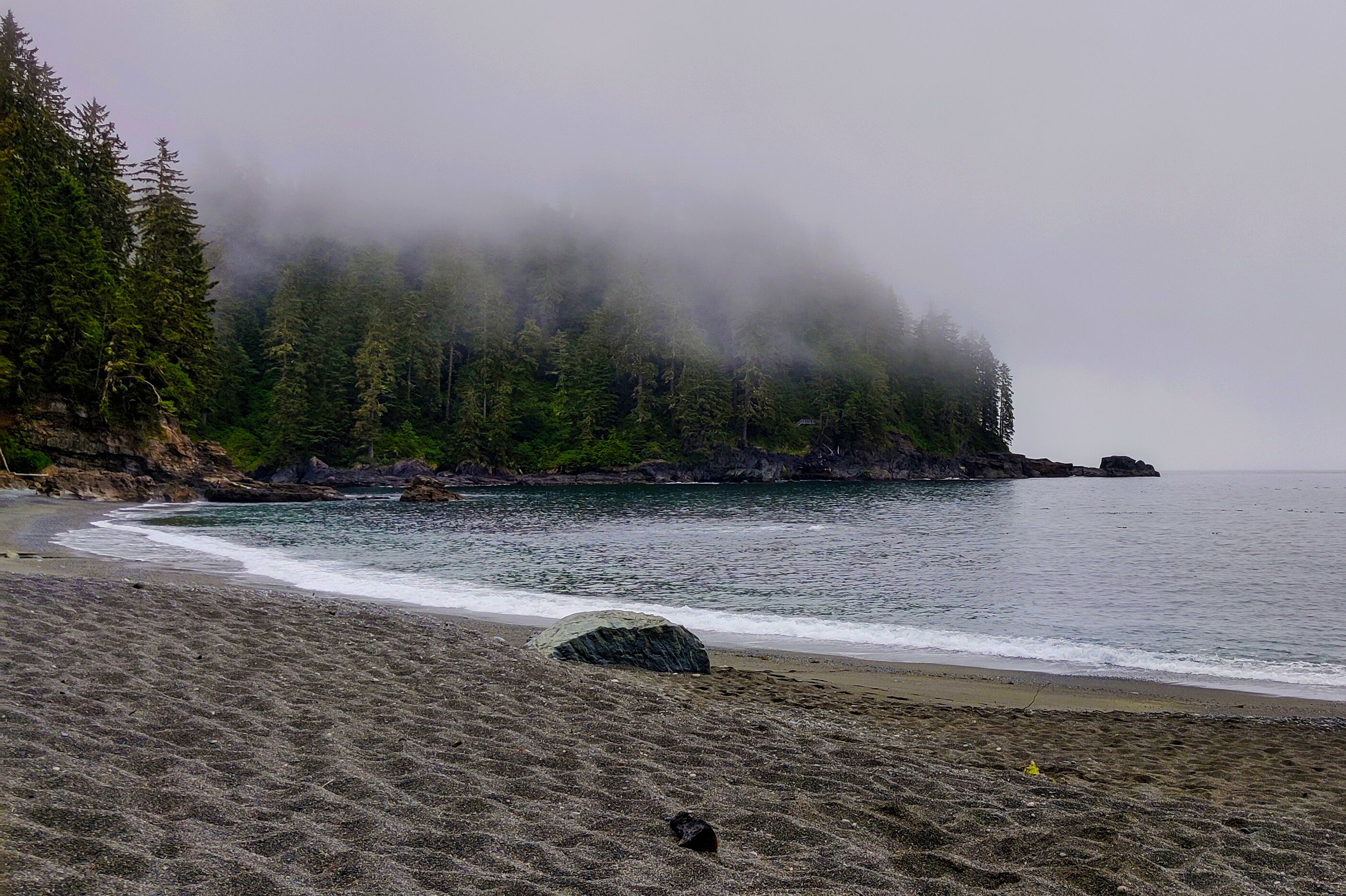 Die vernebelte Küste von Vancouver Island