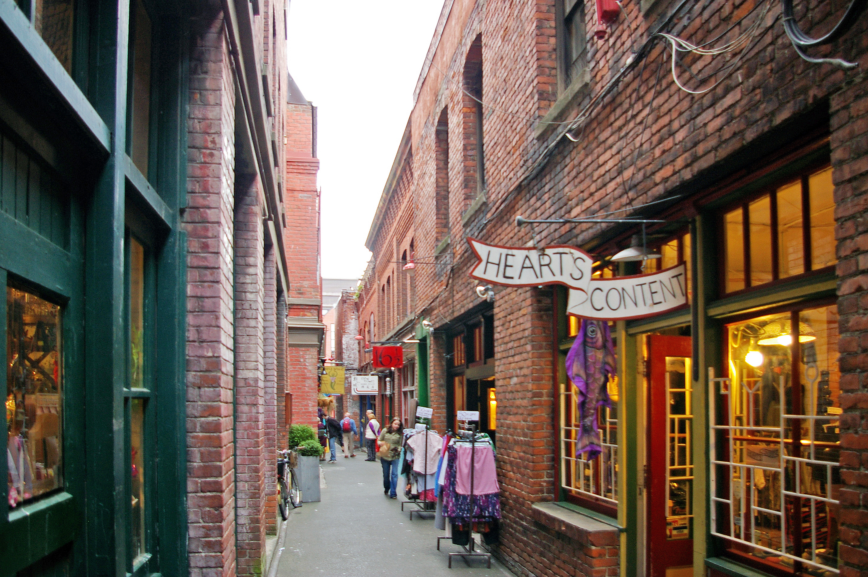 Fan Tan Alley in Victorias Chinatown