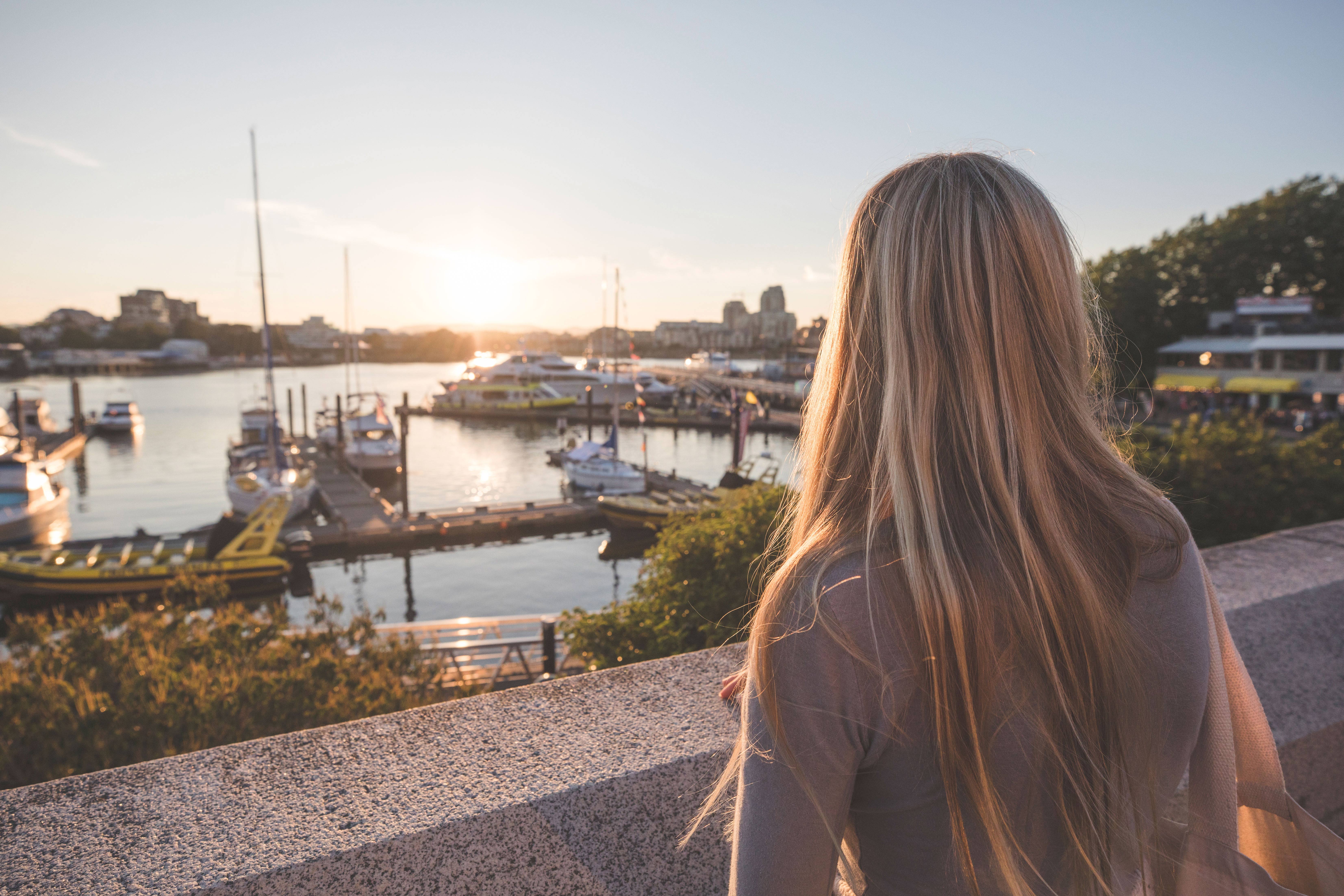 regionen/kanada/britishcolumbia/victoria/inner-harbour-victoria-frau