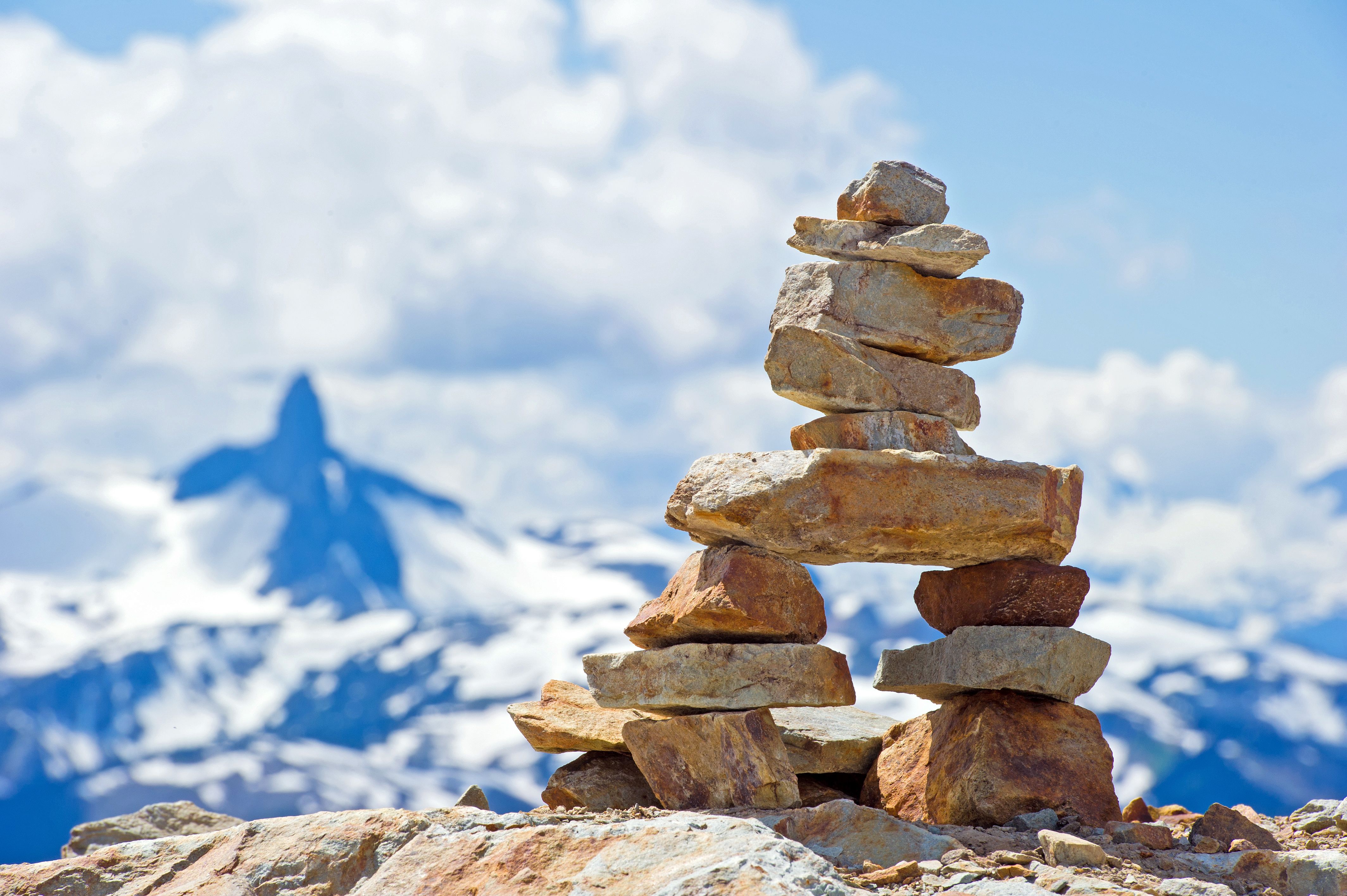 Ein Inukshuk vor dem Black Tusk