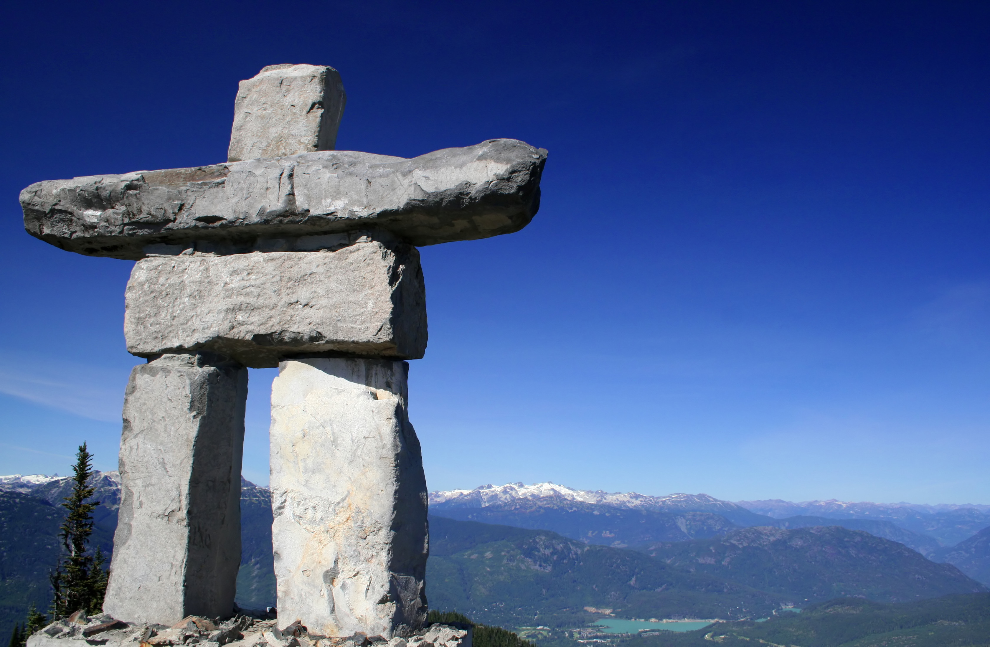 Eine Inukshuk Statue der kanadischen Ureinwohner in Whistler, British Columbia