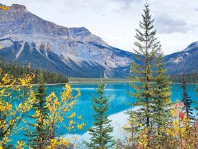 Blick auf den Emerald Lake im Herbst