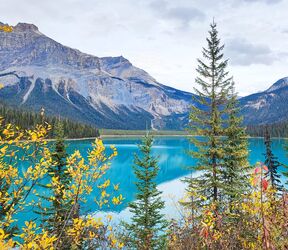 Blick auf den Emerald Lake im Herbst