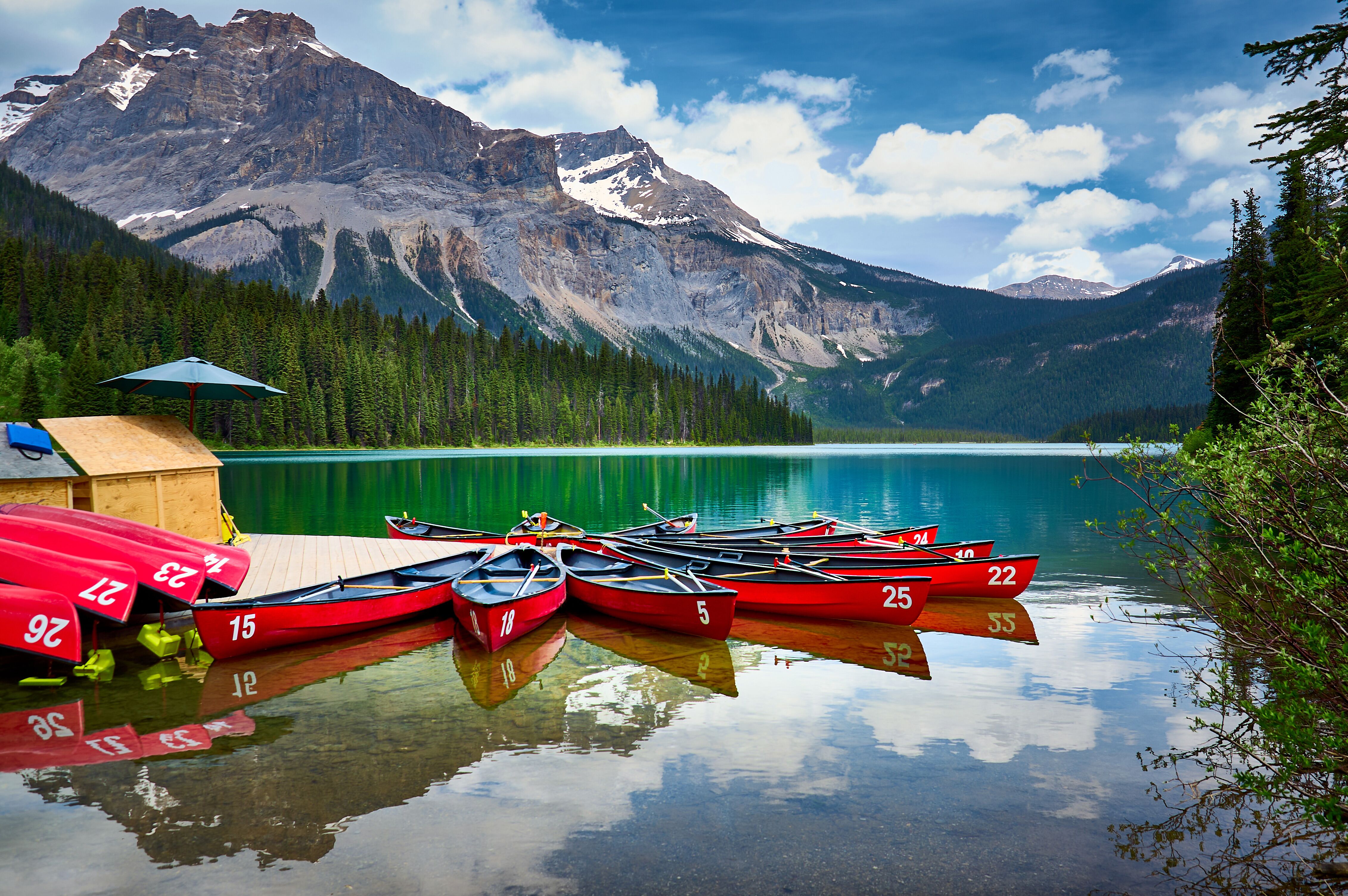 Der wunderschöne Emerald Lake in den Rocky Mountains