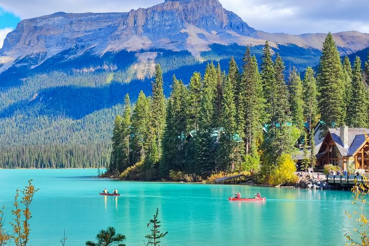 Blick auf die Emerald Lake Lodge