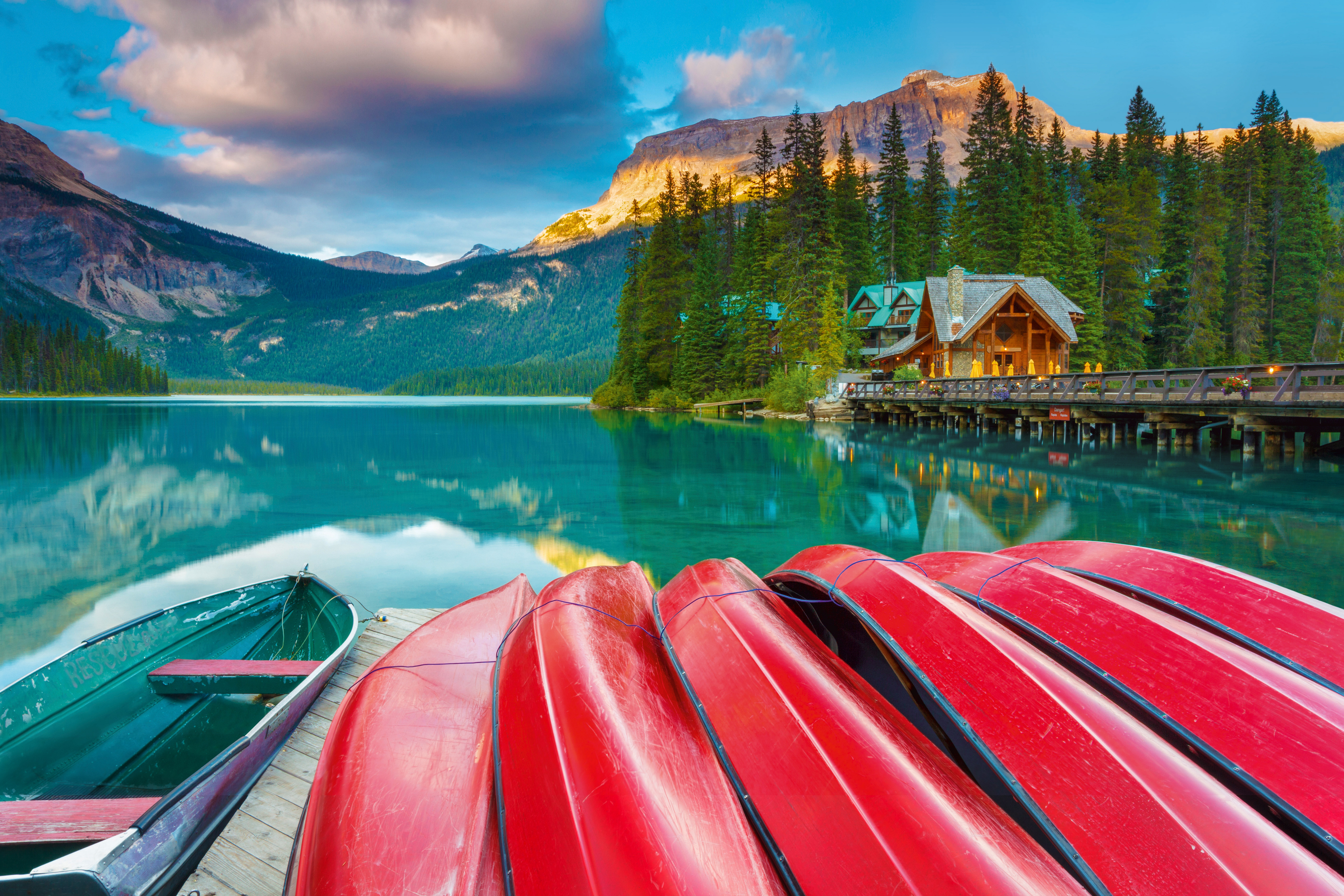 Spätsommer-Nachmittag am Emerald Lake im Yoho National Park in British Columbia