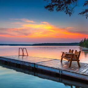 Den Sonnenaufgang bewundern am Clear Lake im Riding Mountain National Park in Manitoba