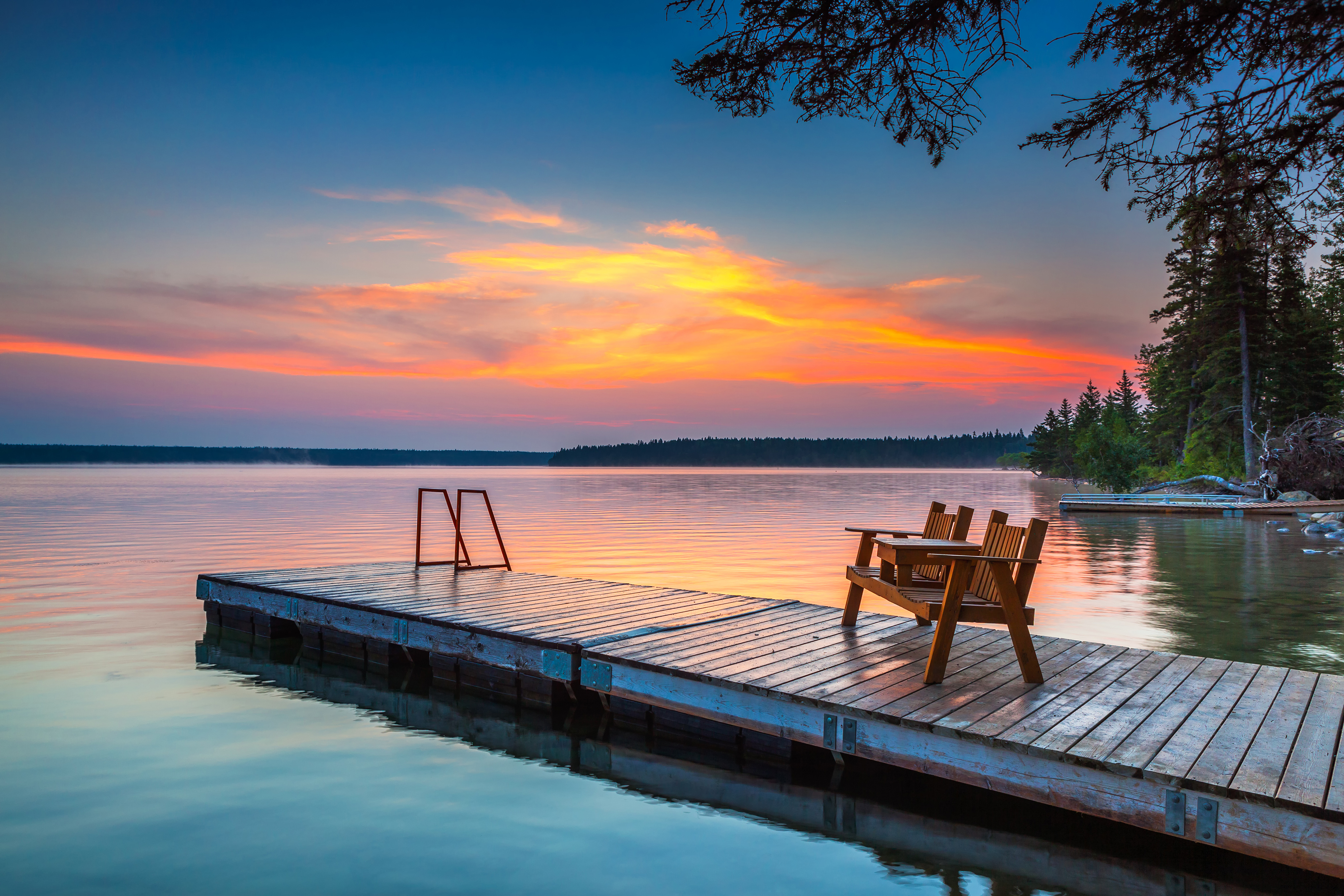 Den Sonnenaufgang bewundern am Clear Lake im Riding Mountain National Park in Manitoba