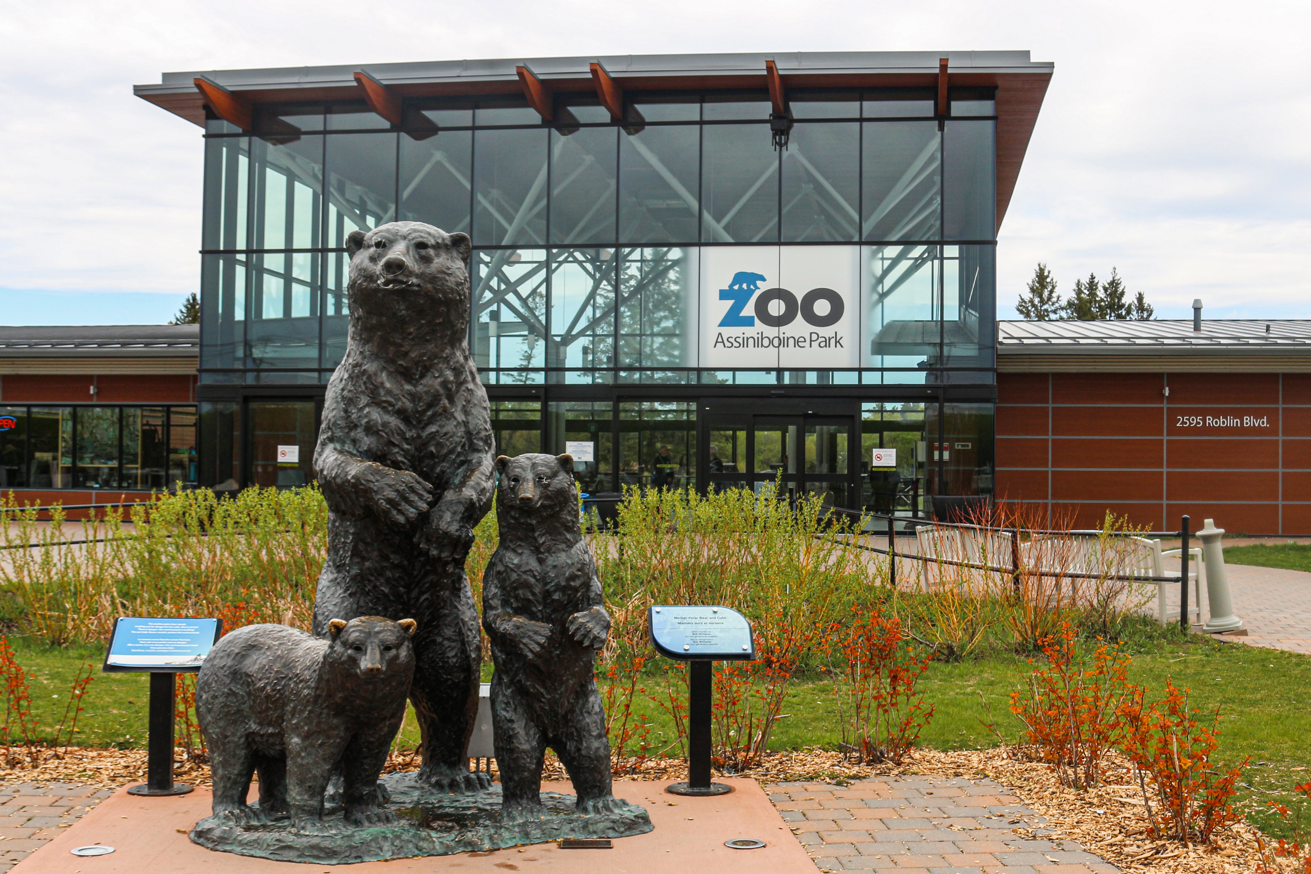 Der Eingang des Zoos im Assiniboine Park in Winnipeg, Manitoba