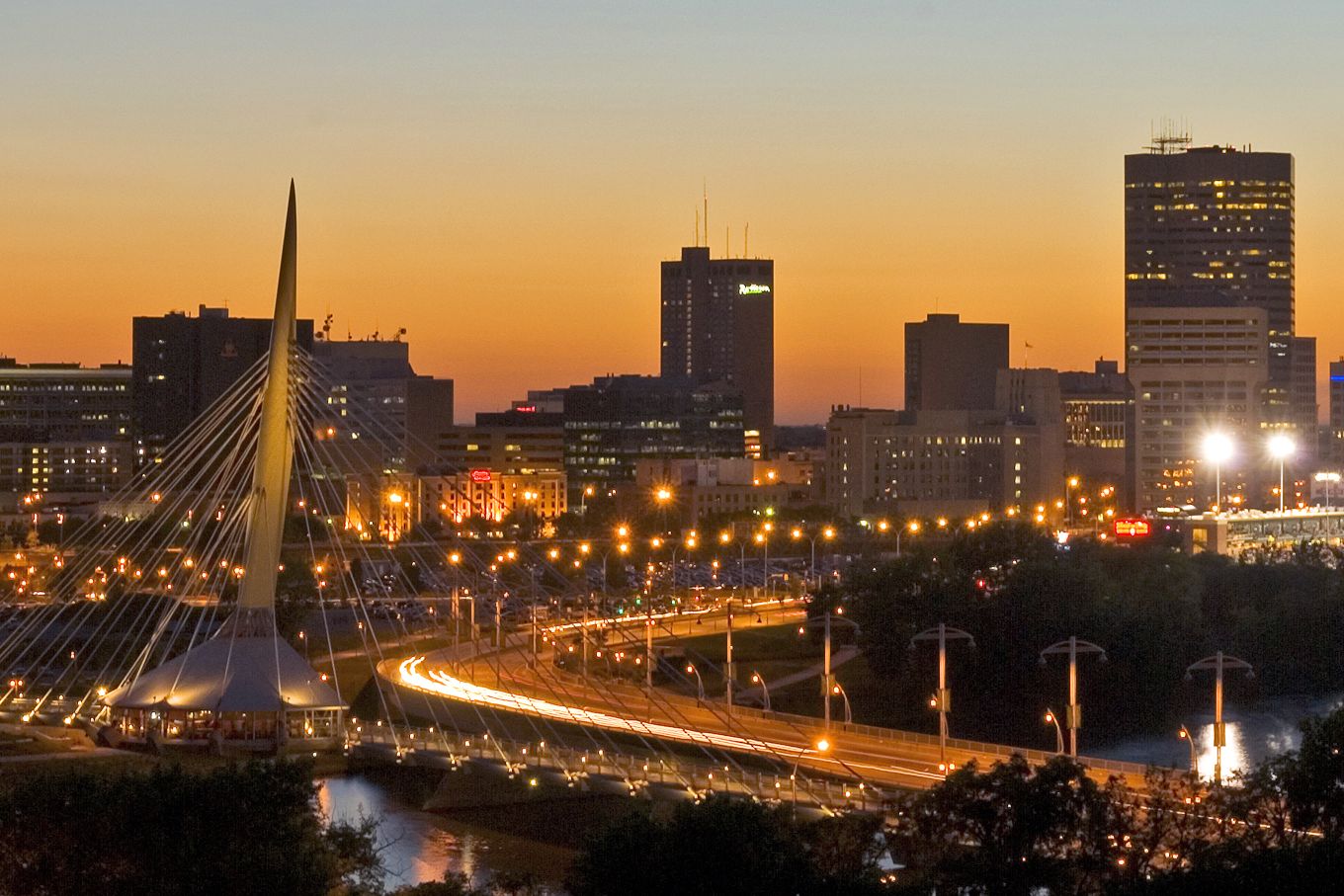 Winnipegs Skyline bei Nacht