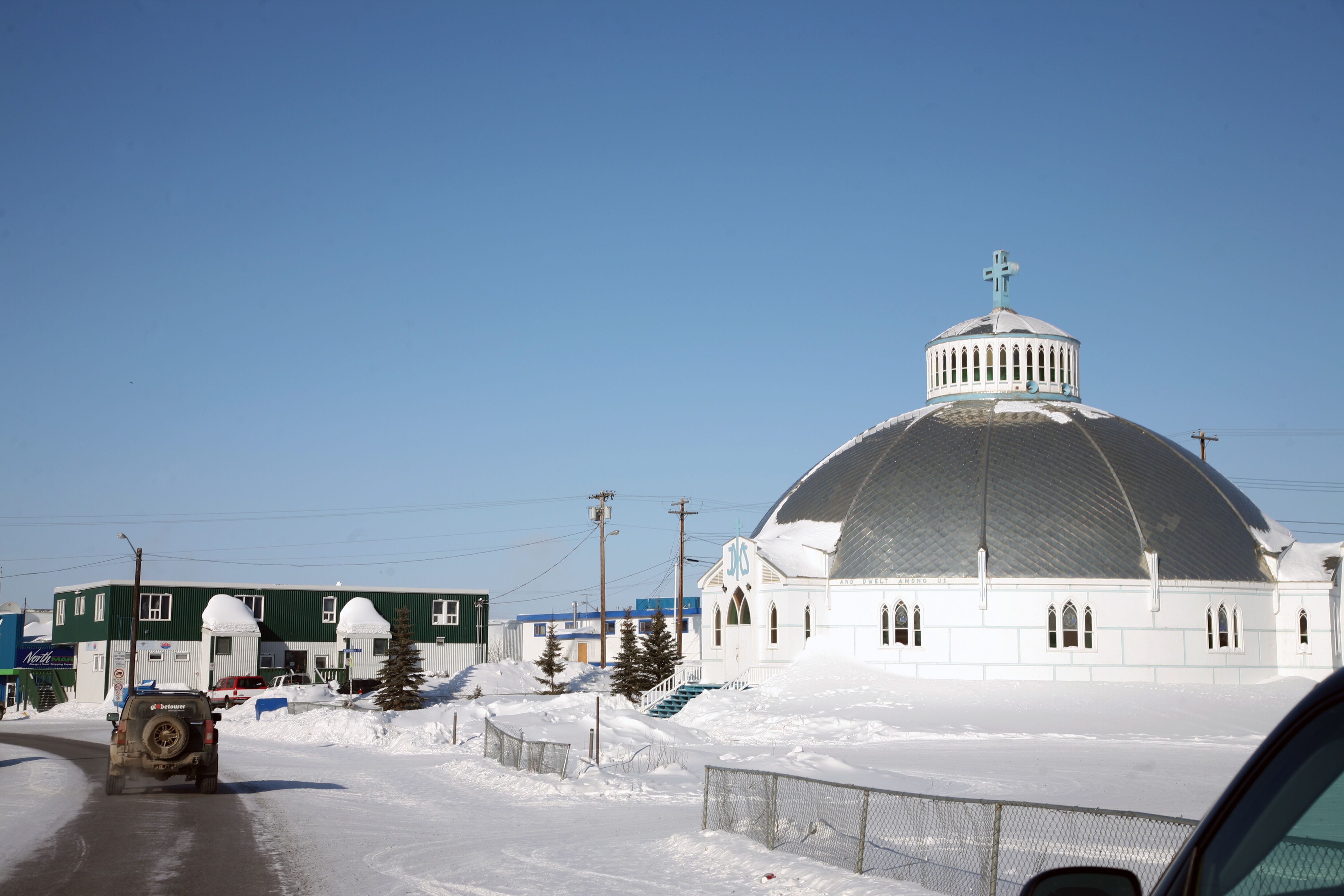 Our Lady of Victory Catholic Church in Inuvik im Winter