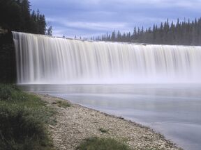 regionen/kanada/nordregionen/northwestterritories/allgemein/lady-evelyn-falls.cr1129x1130-0x3