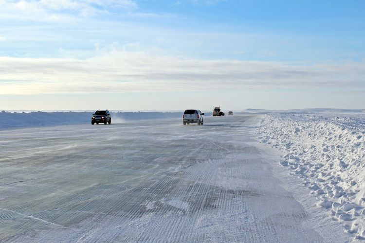 Verkehr auf der Tuk Ice Road