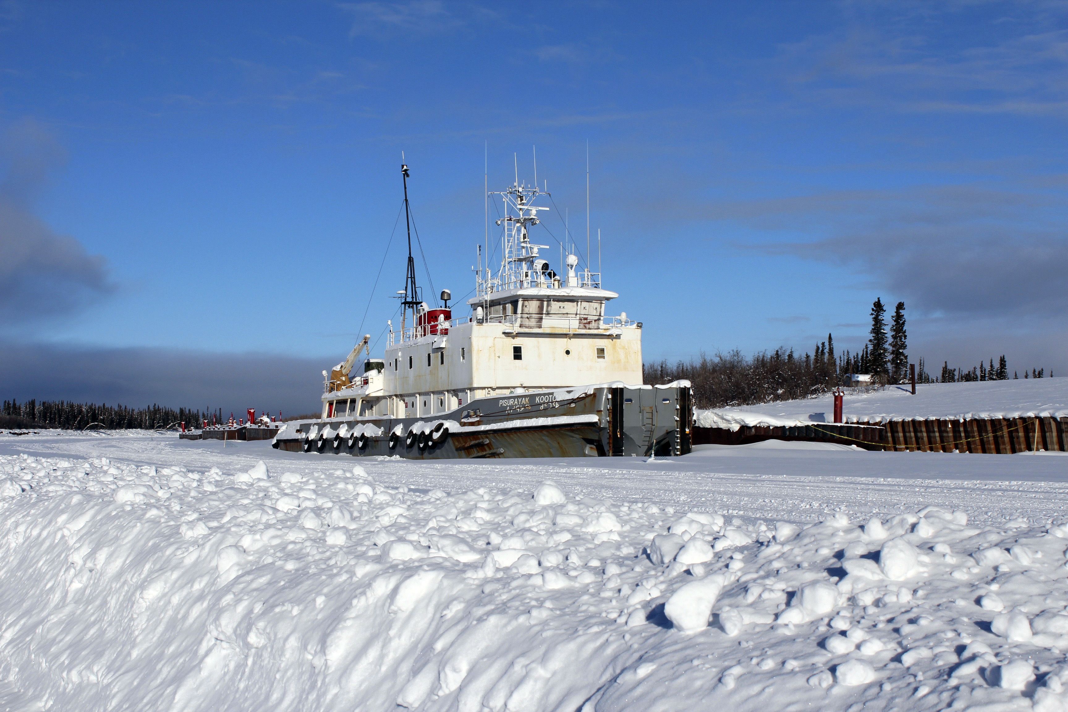 Schiff auf dem Mackenzie River