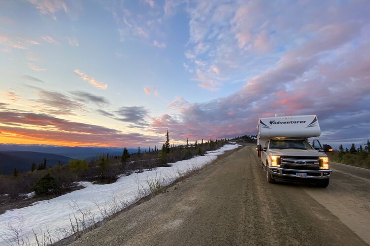 Mit dem Adventurer von Fraserway unterwegs auf dem Top of the World Highway