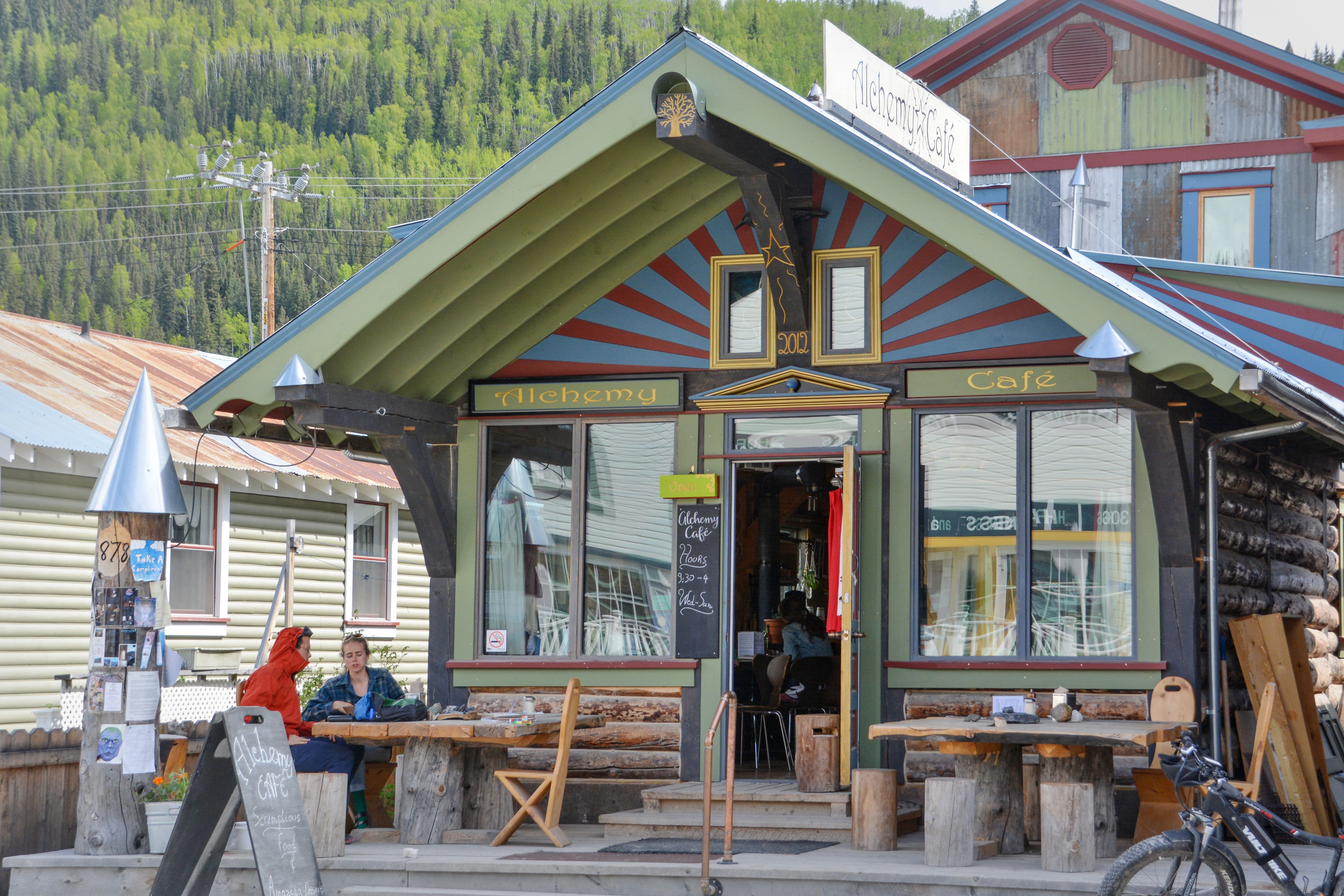 Das Alchemy CafÃ© in Dawson City, Yukon