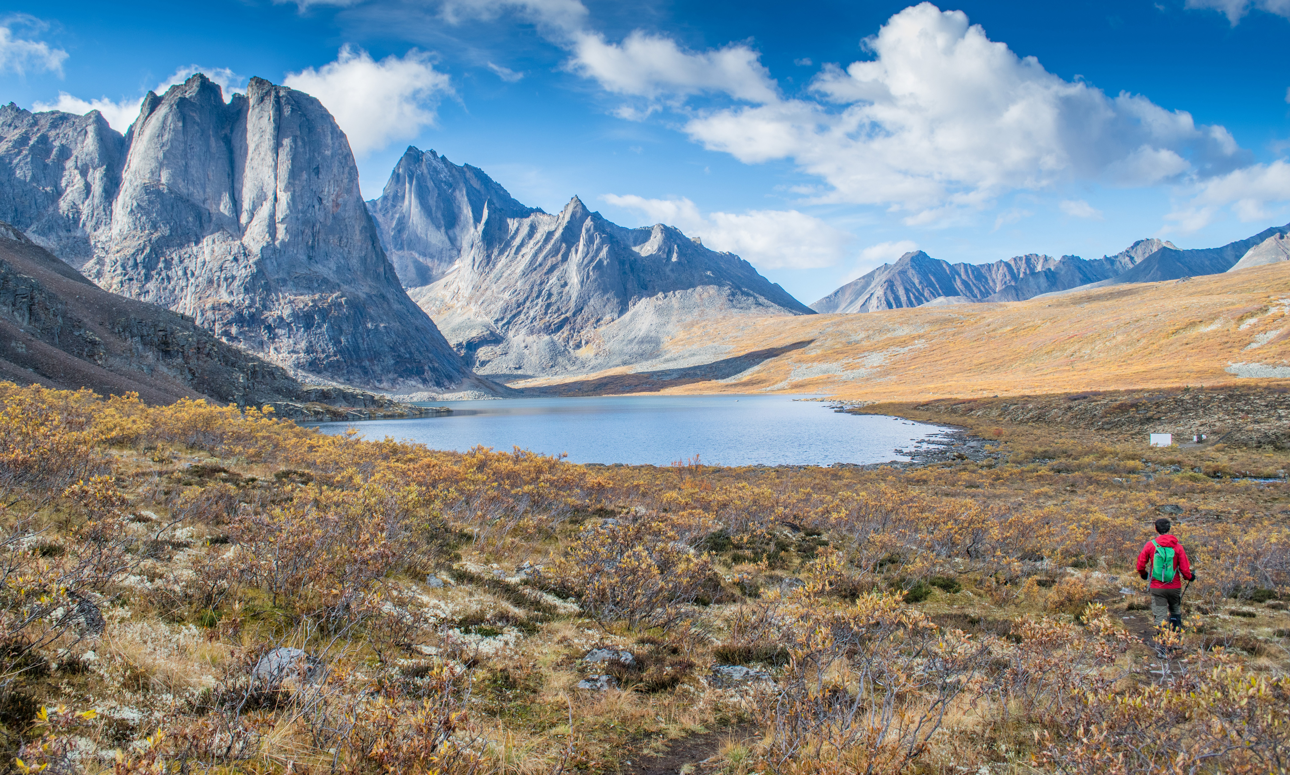 Wanderung zum Divide Lake im Tombstone Territorial Park im Yukon