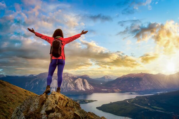 Wanderung im Sonnenaufgang bei Whitehorse im Yukon Wanderung im Sonnenaufgang bei Whitehorse im Yukon