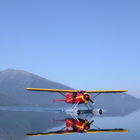 regionen/kanada/nordregionen/yukon/whitehorse/wasserflugzeug-landung-see.cr1026x1028-268x0