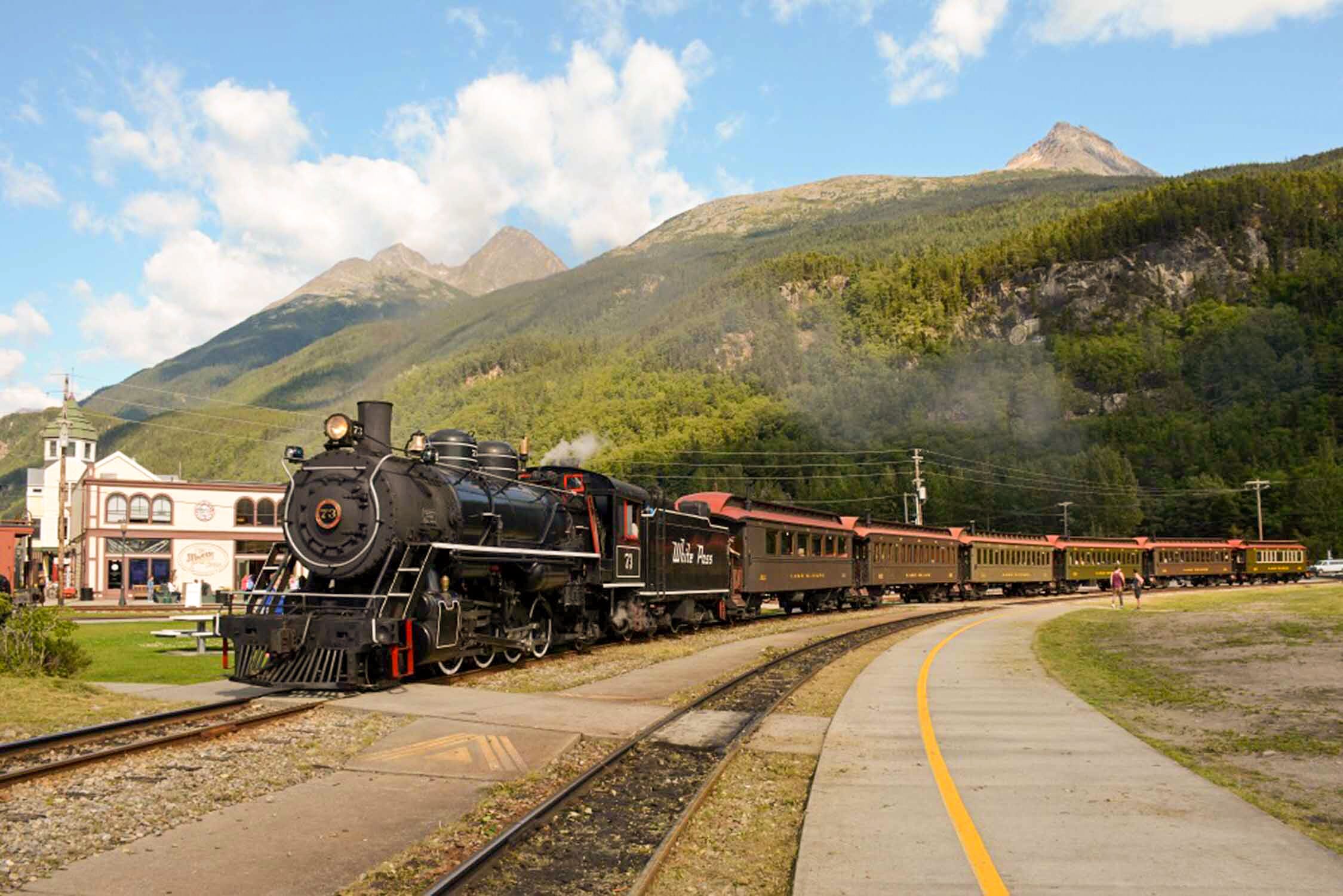 Die Eisenbahngesellschaft White Pass Yukon Railroad durch Whitehorse