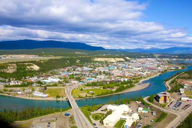 Luftansicht von Whitehorse in Yukon, Canada Luftansicht von Whitehorse in Yukon, Canada