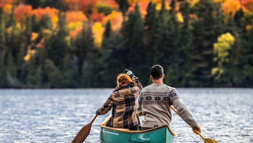 Mit dem Kanu den Algonquin Provincial Park im Indian Summer erleben Mit dem Kanu den Algonquin Provincial Park im Indian Summer erleben