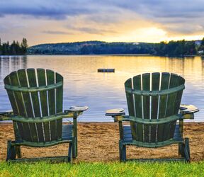 Zwei Wooden Chairs im Algonquin Provincial Park