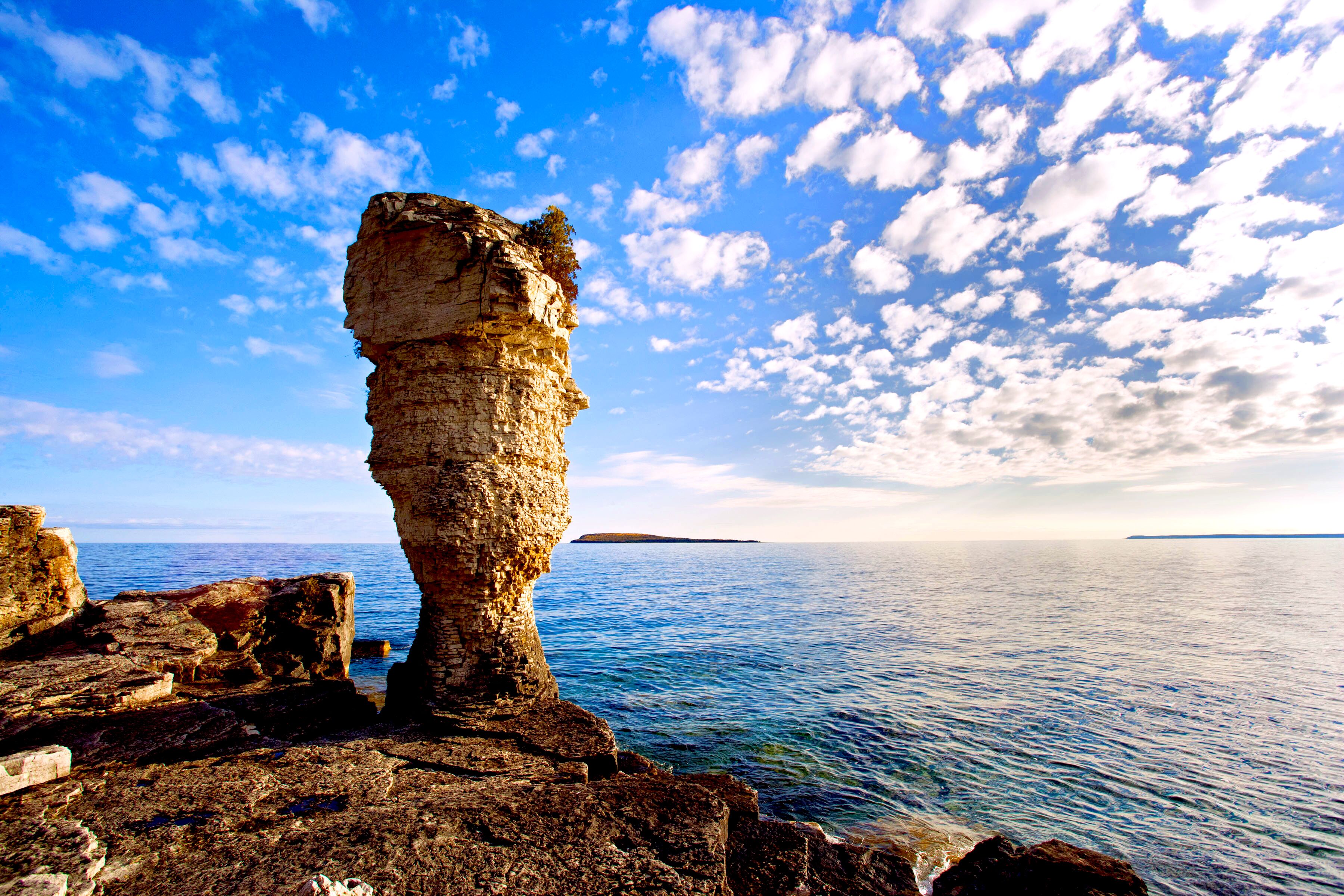 Flowerpot rock formations, Fathom Five National Marine Park, Tobermory, Ontario.