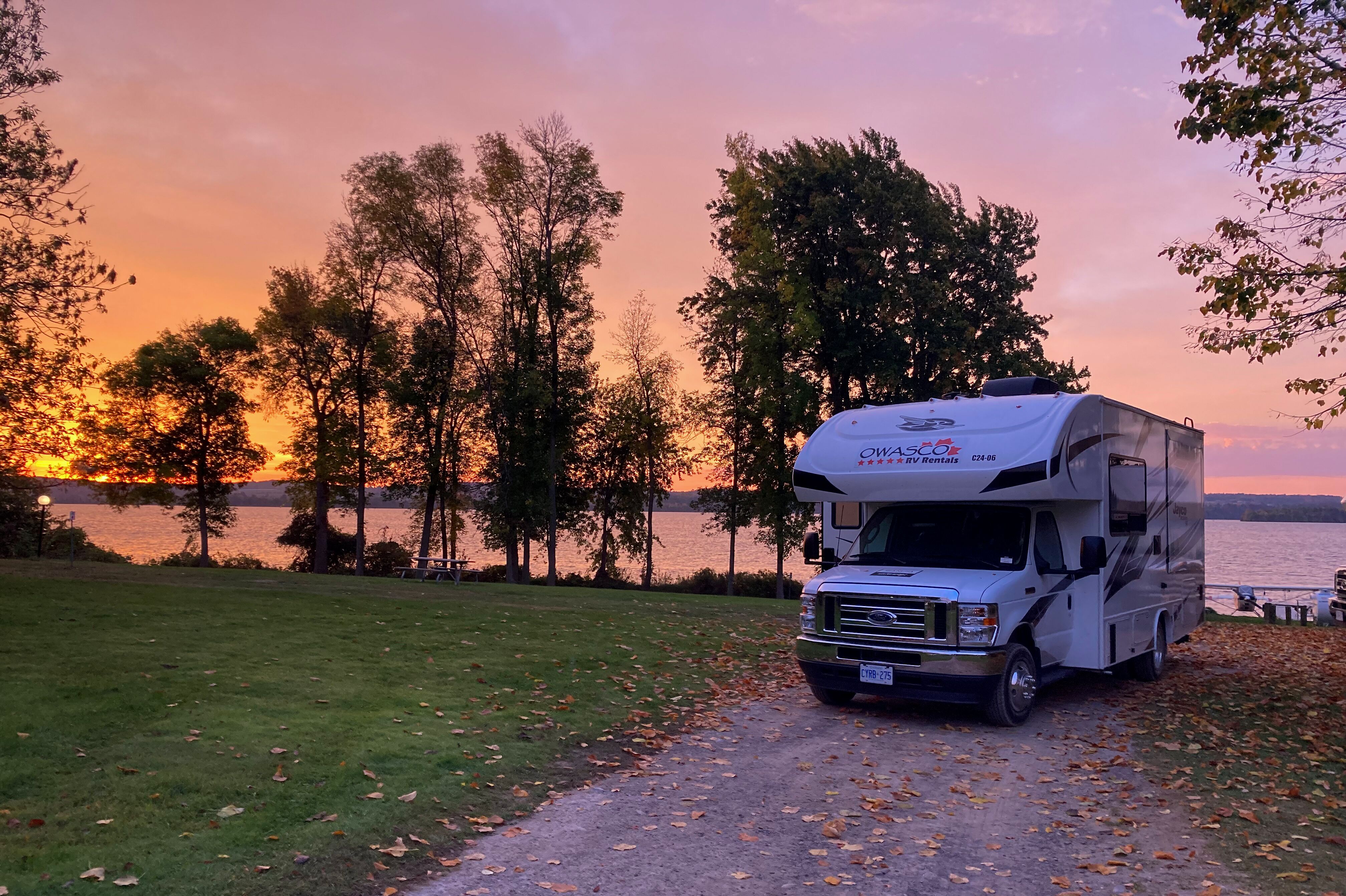 RV am Rice Lake im Sonnenaufgang