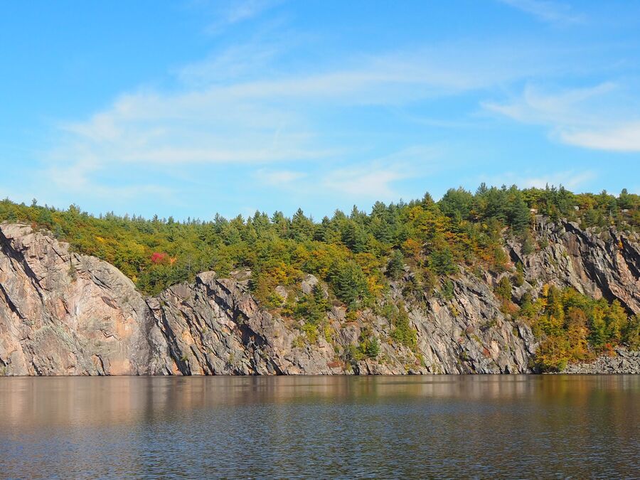 Der Mazinaw Lake im Bon Echo Provincial Park, Ontario