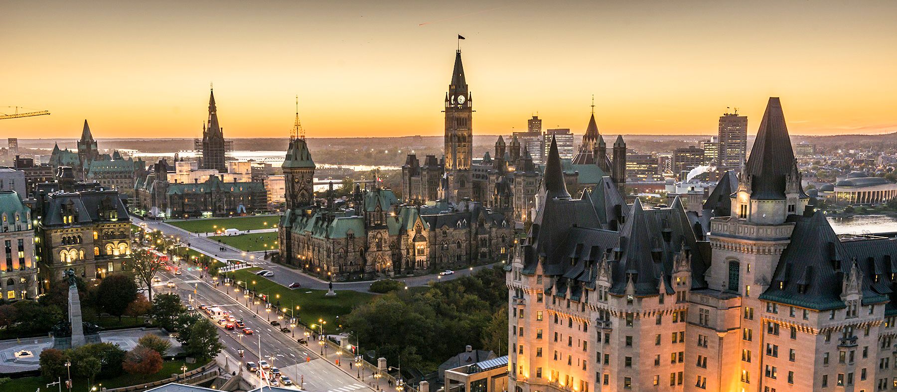 Luftaufnahme mit Blick auf das Kanadische Parlament in Ottawa, Kanada