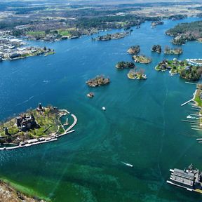 Sarina Keil macht einen Helicopter Rundflug Ã¼ber die 1000 Islands in Ontario