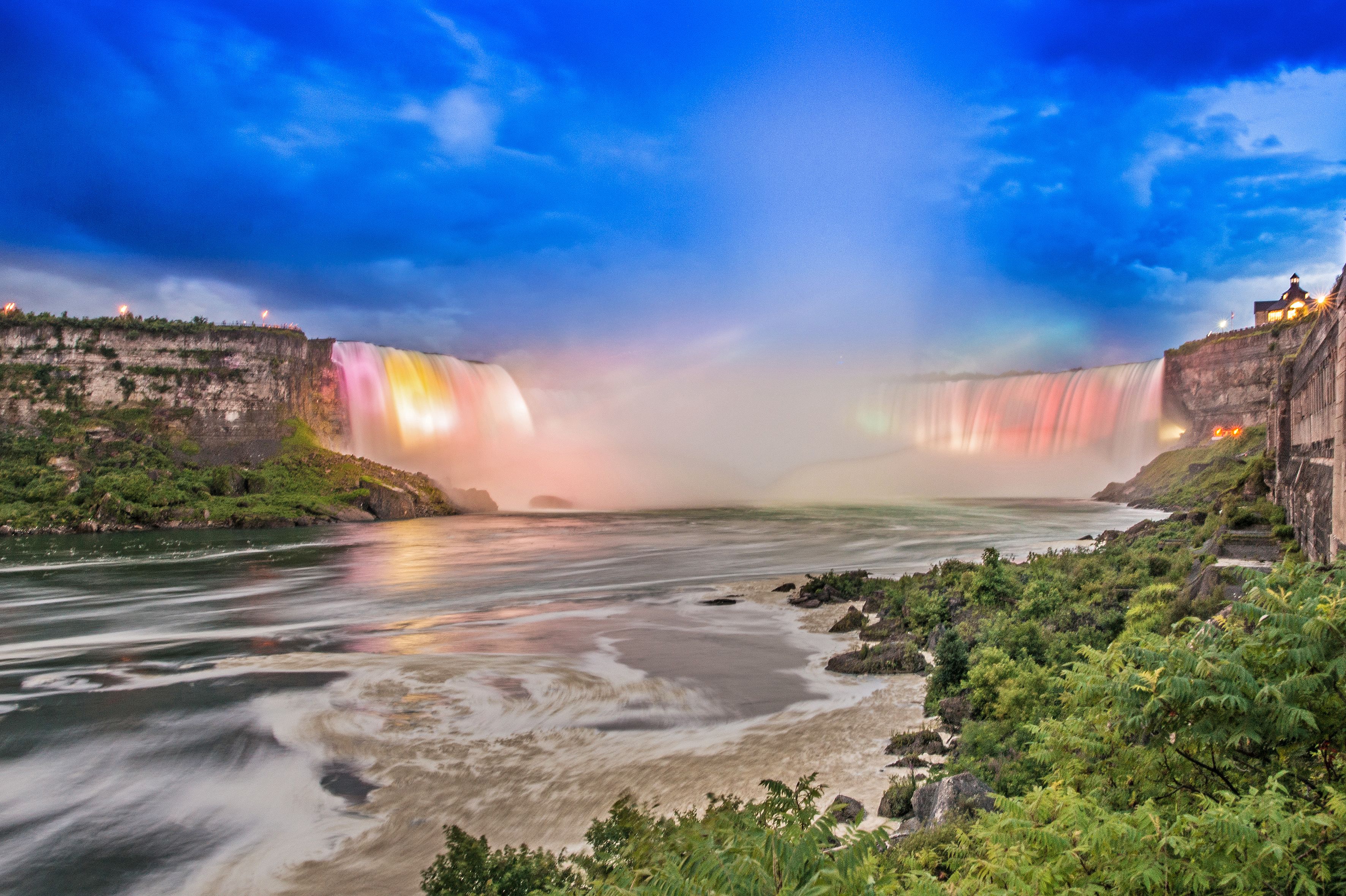 Lichterspiele an den Niagara-Faellen