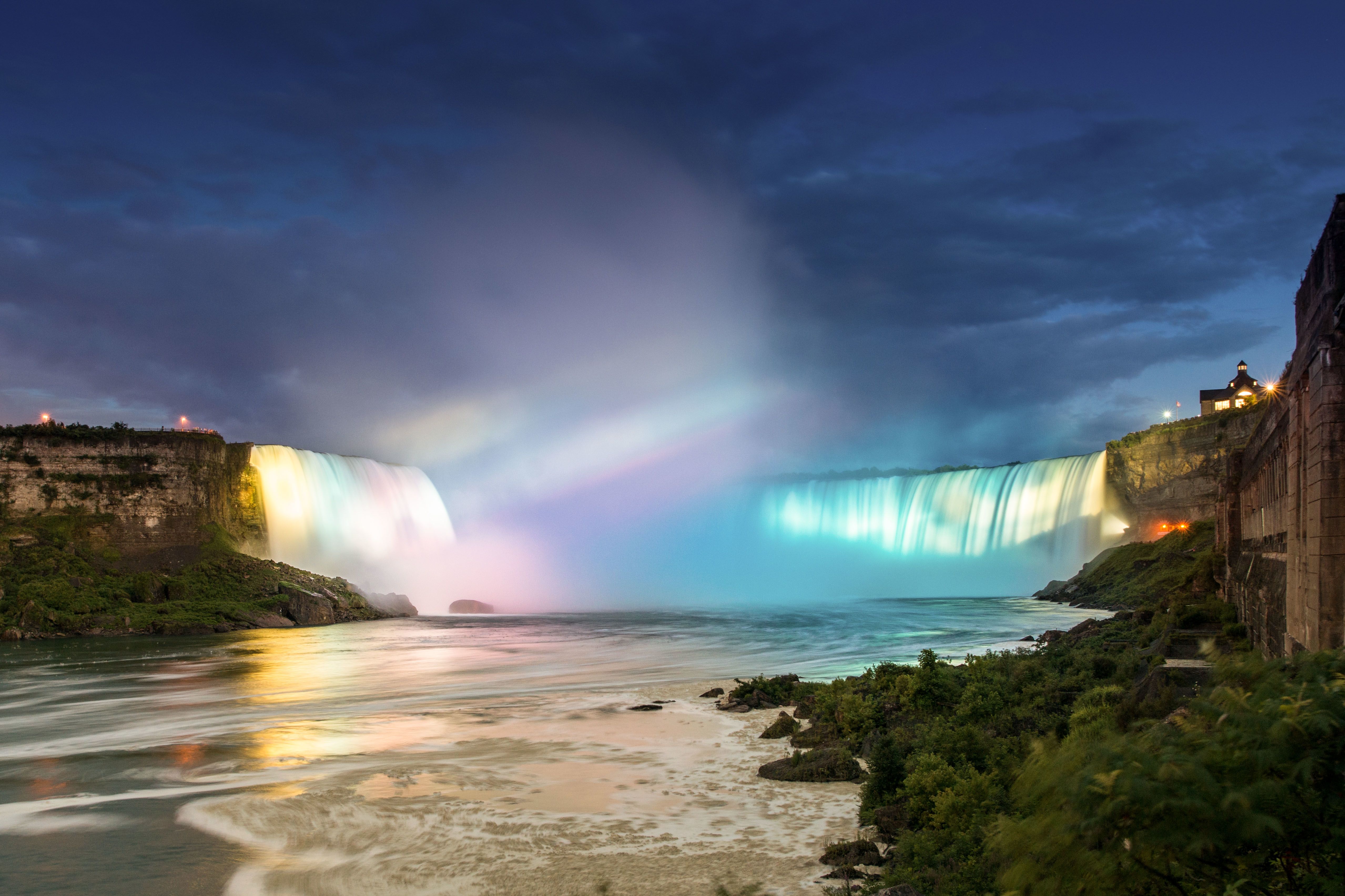 Lichtshow in mitten der NiagarafÃ¤lle