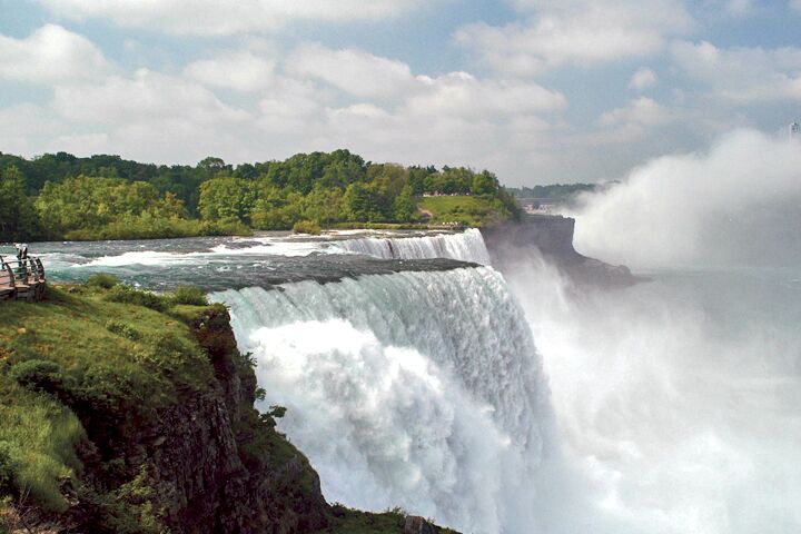 Niagara Faelle bei Tag