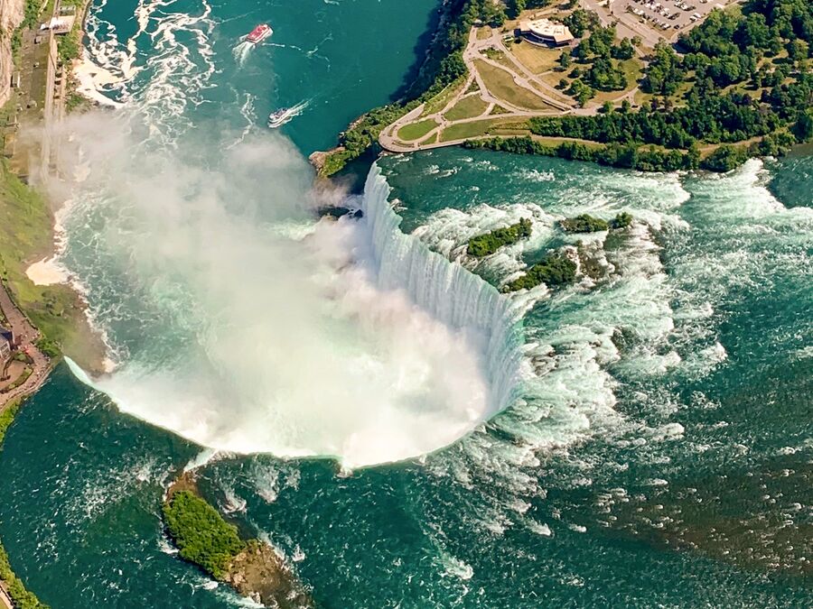 Besichtigung der Niagarafälle in Ontario aus der Vogelperspektive