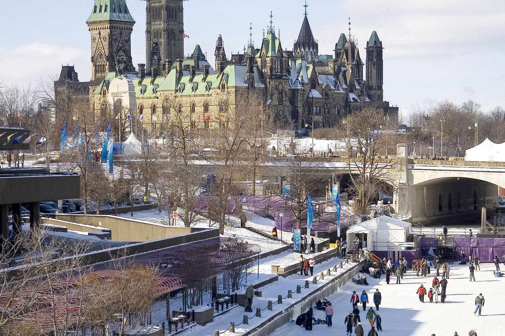 Der Rideau Kanal als Eislaufbahn in Ottawa, Kanada