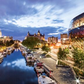 Der Rideau Canal nahe dem Shaw Centre in Ottawa, Kanada