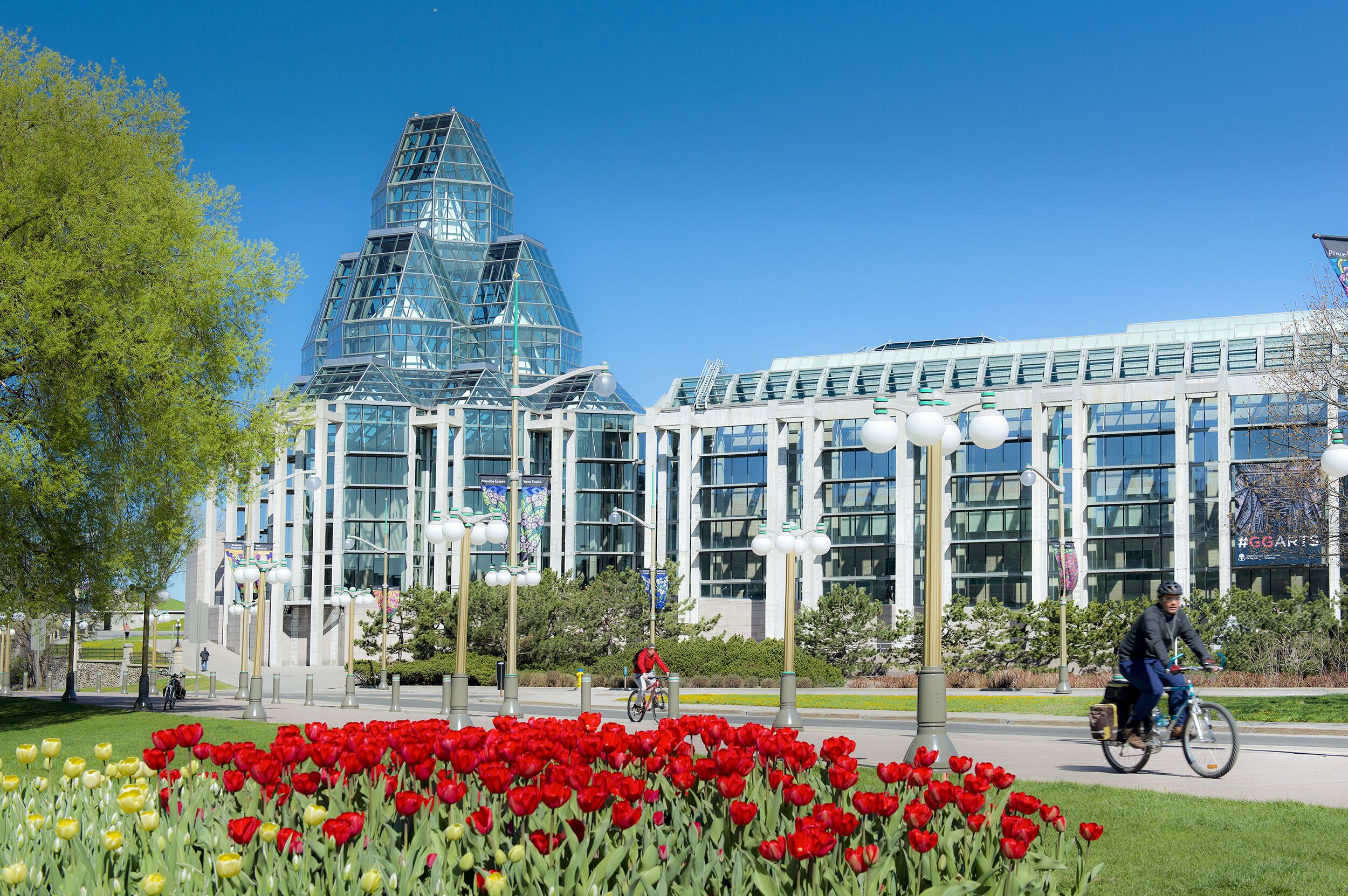 Tulpen vor der Nationalgalerie von Kanada in Ottawa