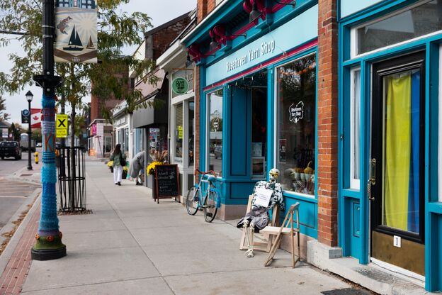 Straße mit bunten Häusern und Läden in Pictou in Ontario