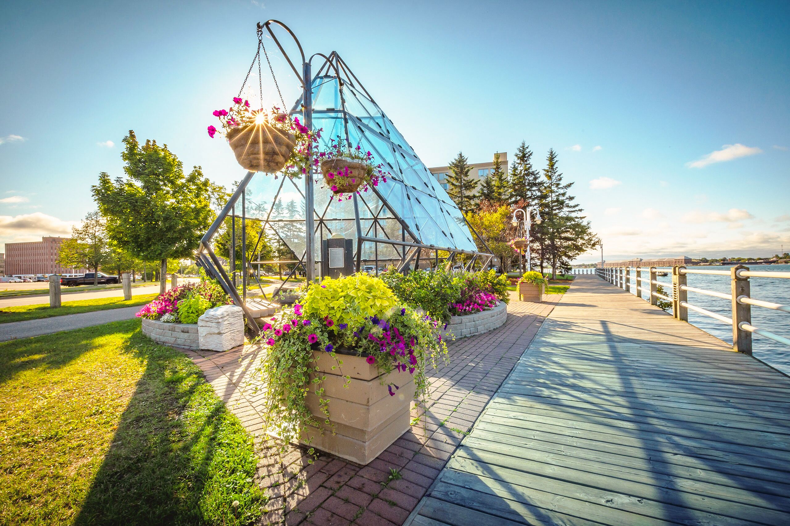Promenade am Saint Marys River in Sault Ste. Marie