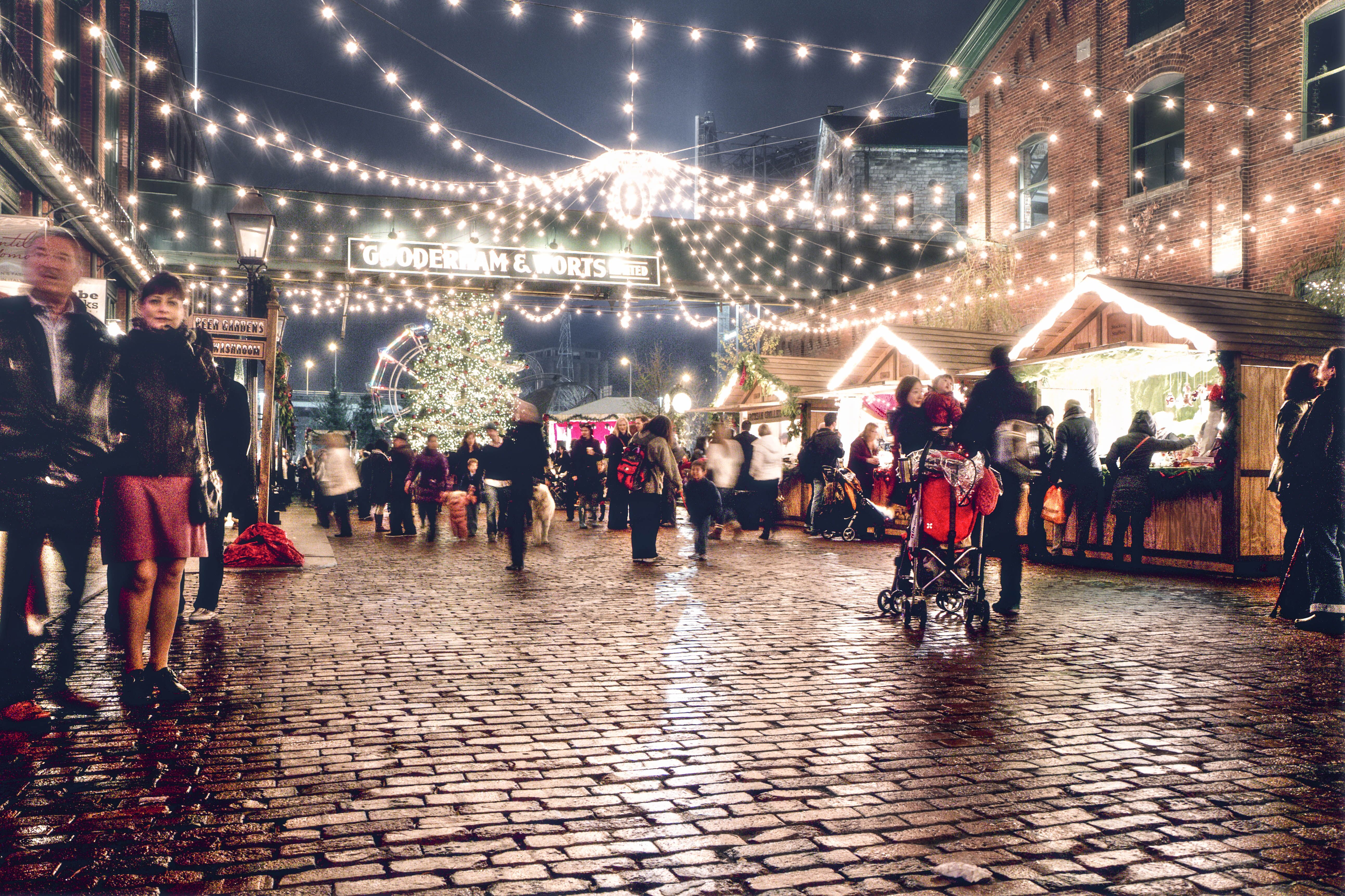 Der Distillery District Weihnachtsmarkt in Toronto