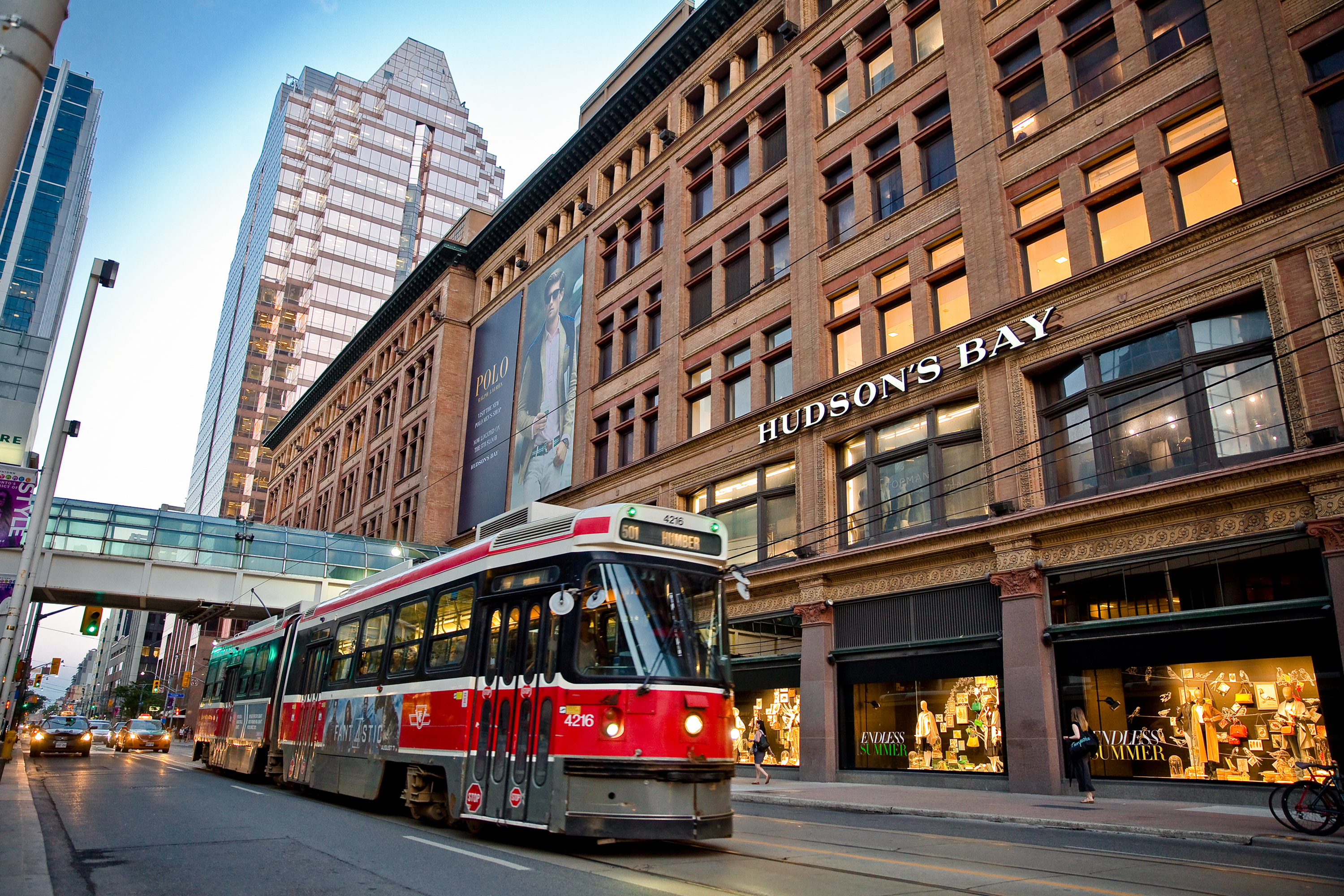 Der Laden Hudson's Bay in der Innenstadt von Toronto