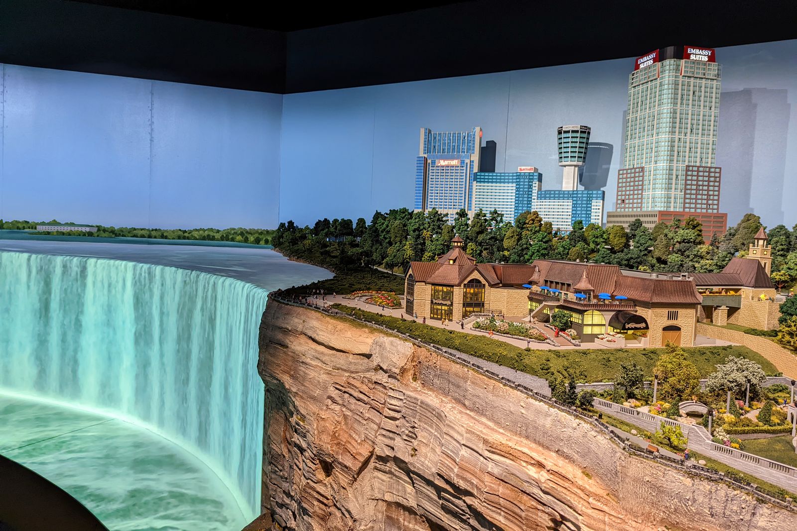 Toronto und die Niagara-Fälle in klein