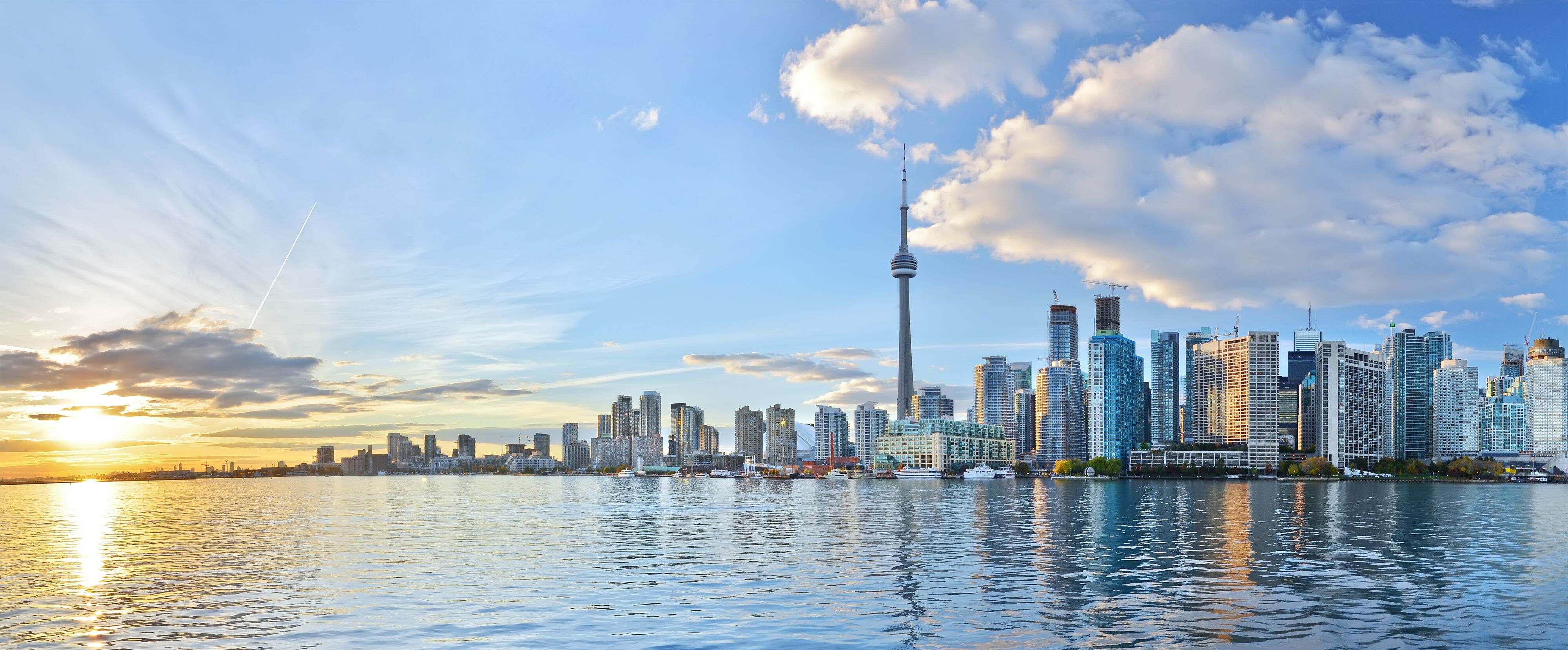 Die Skyline von Toronto im Licht vom Sonnenuntergang